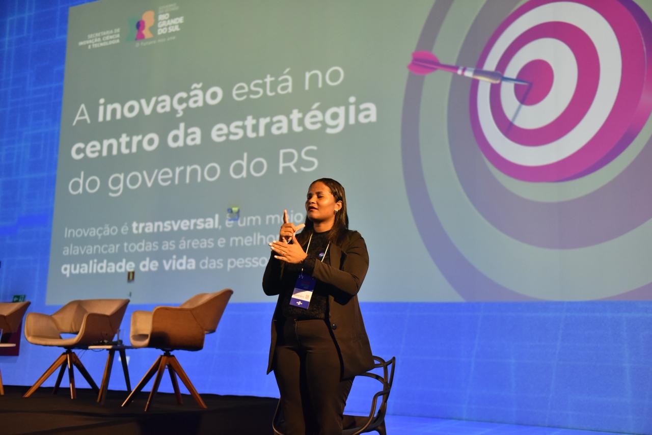 Elisandra Vargas — Libras